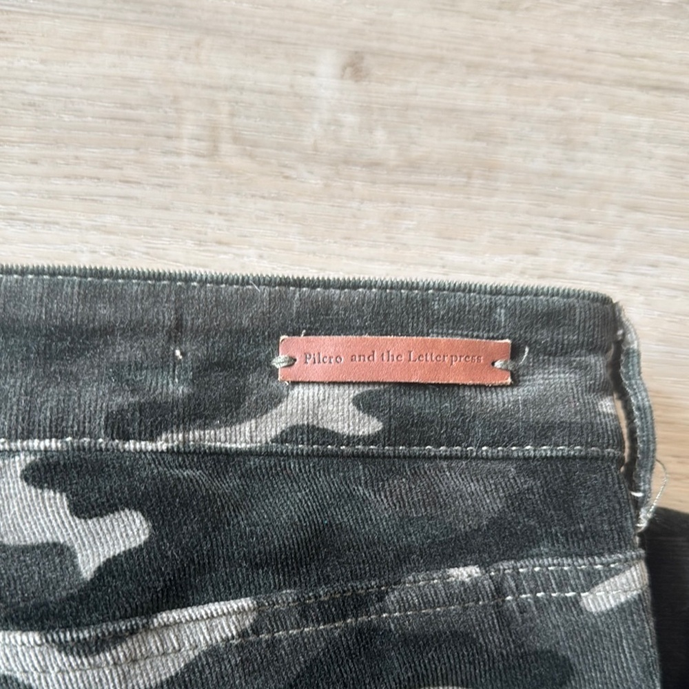 Pilcro and the Letterpress Camo Skinny Pants - Black and Gray - Picture 5 of 7